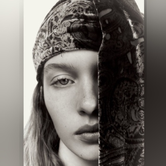 ZARA 96” LADIES SCARF WITH FRINGE DETAIL - NWT - Picture 1 of 8